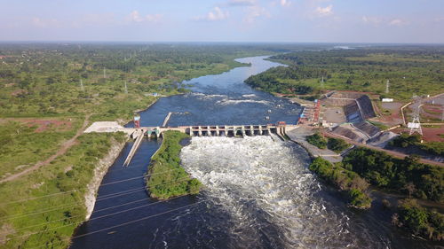 中国电建承建的乌干达最大水电站全容量投产发电